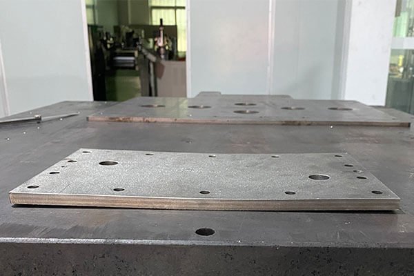 Flame cutting (before and after leveling)