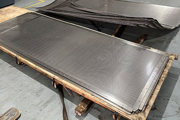 Perforated sheet before and after leveling proecessing